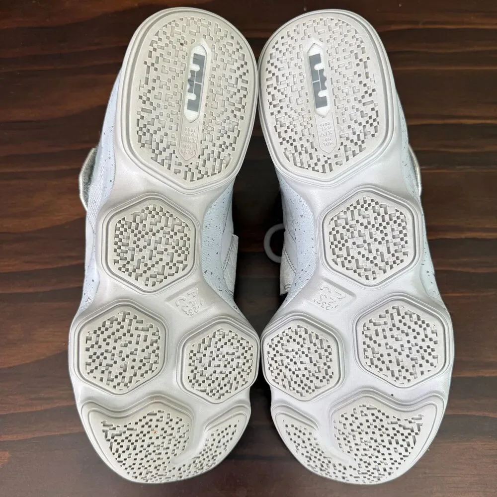 Size 9 - Nike Lebron XIV 14 Men Silver White Reflective Grey James 852405-007 C4